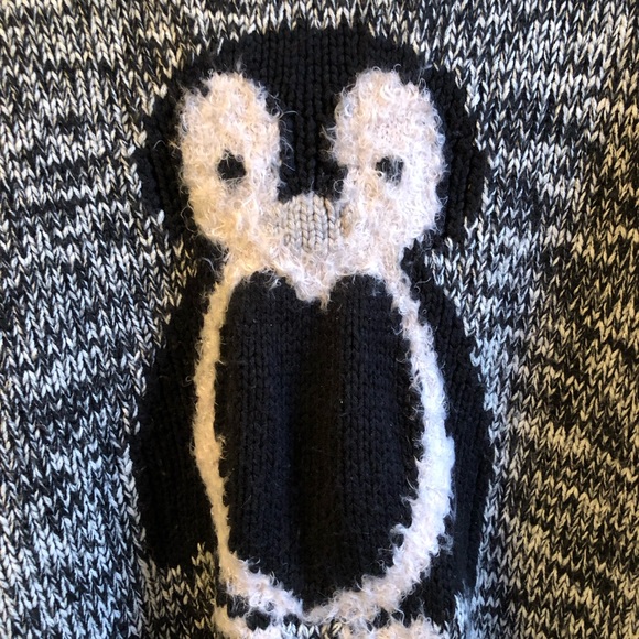 Fuzzy penguin sweater - Picture 2 of 3